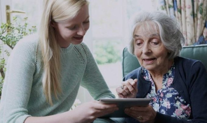 5 Tips for Teaching Seniors to be Tech-Savvy