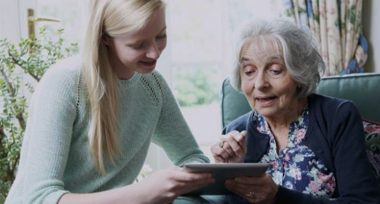 5 Tips for Teaching Seniors to be Tech-Savvy