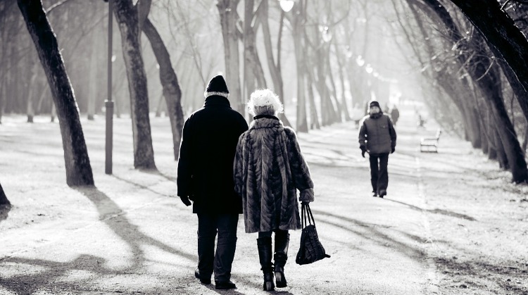 How to Keep the Elderly Warm During Cold Season